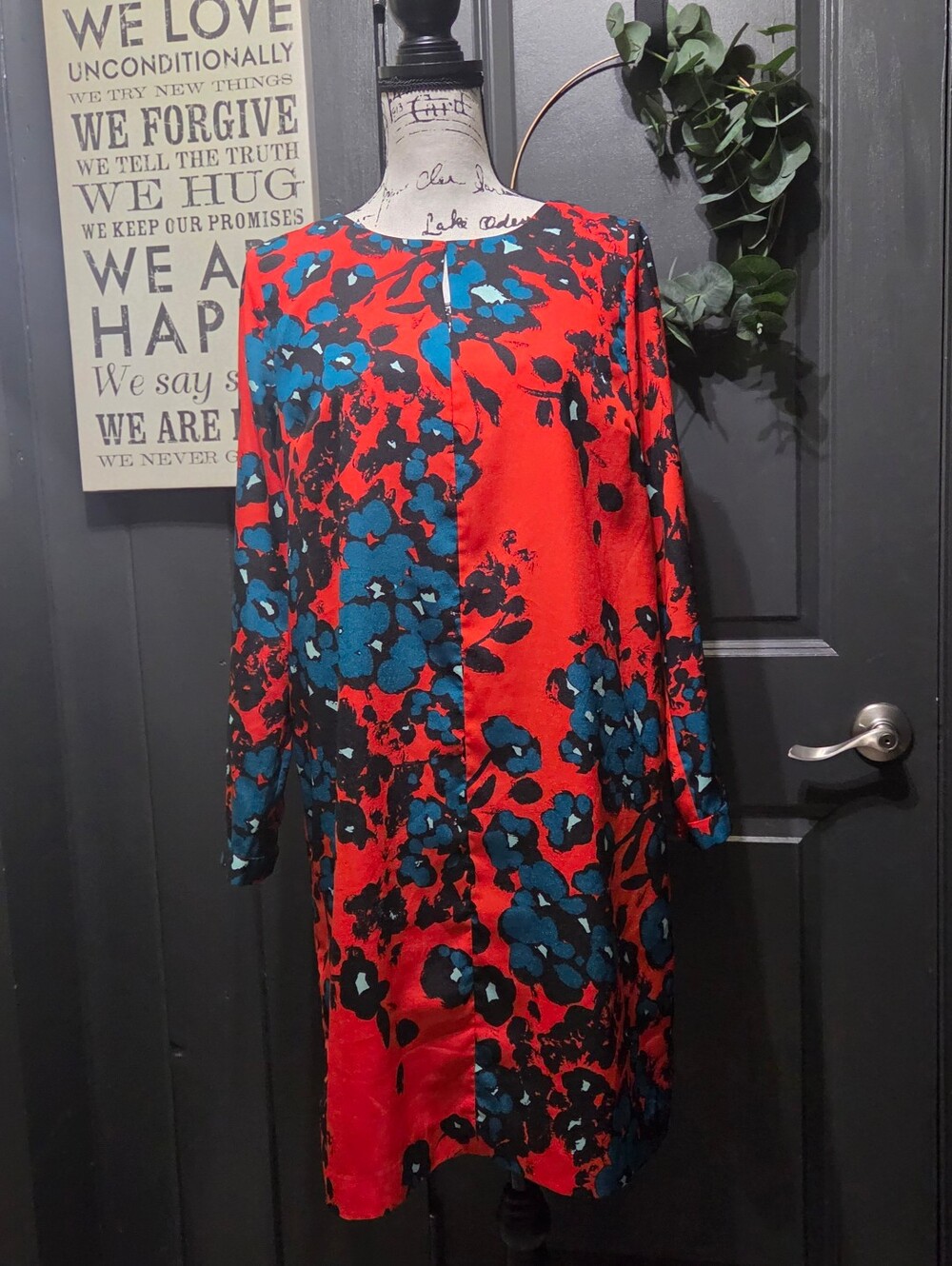 🔅The Limited Bold Floral Red Shift Dress with Teal Accents